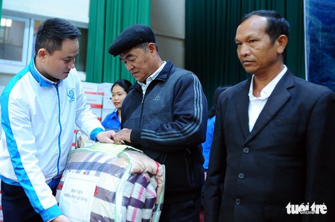 Quà Tết đến với vùng khó Mường Nhé - Ảnh 2. Quà Tết đến với vùng khó Mường Nhé - Ảnh 2.
