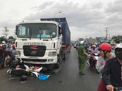 Tài xế vụ tai nạn thảm khốc ở Bến Lức trình diện cơ quan điều tra - Ảnh 1. Tài xế vụ tai nạn thảm khốc ở Bến Lức trình diện cơ quan điều tra - Ảnh 1.