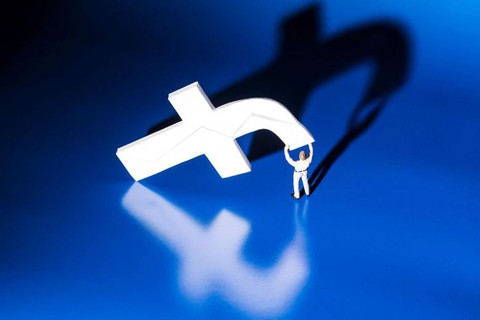 Facebook tăng cường nỗ lực ngăn người dùng tự sát - Ảnh 1. Facebook tăng cường nỗ lực ngăn người dùng tự sát - Ảnh 1.