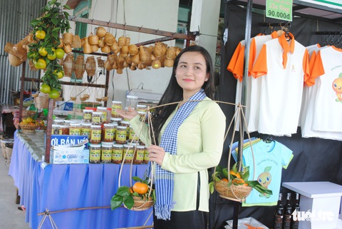 Quýt hồng Lai Vung vào vụ chín, thu hút khách tham quan - Ảnh 2. Quýt hồng Lai Vung vào vụ chín, thu hút khách tham quan - Ảnh 2.