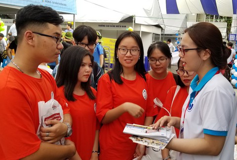 Ngày hội tư vấn tuyển sinh nhộn nhịp đến giờ chót - Ảnh 3. Ngày hội tư vấn tuyển sinh nhộn nhịp đến giờ chót - Ảnh 3.