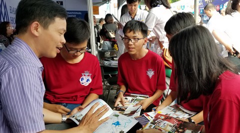 Ngày hội tư vấn tuyển sinh nhộn nhịp đến giờ chót - Ảnh 2. Ngày hội tư vấn tuyển sinh nhộn nhịp đến giờ chót - Ảnh 2.
