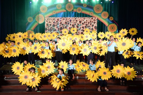Nắng ấm rực vàng 20 năm Thư viện sách nói Hướng Dương - Ảnh 1. Nắng ấm rực vàng 20 năm Thư viện sách nói Hướng Dương - Ảnh 1.