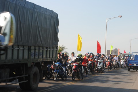 Hàng chục ngàn du khách đổ bộ, làng hoa Sa Đéc ùn tắc - Ảnh 3. Hàng chục ngàn du khách đổ bộ, làng hoa Sa Đéc ùn tắc - Ảnh 3.