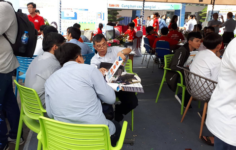 Ngày hội tư vấn tuyển sinh nhộn nhịp đến giờ chót - Ảnh 4. Ngày hội tư vấn tuyển sinh nhộn nhịp đến giờ chót - Ảnh 4.