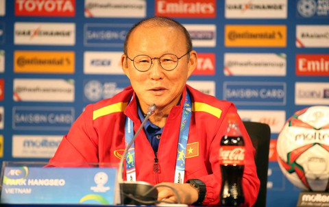 HLV Park Hang Seo: Không có bóng đá tệ hay đẹp mà là chiến thắng! - Ảnh 1. HLV Park Hang Seo: Không có bóng đá tệ hay đẹp mà là chiến thắng! - Ảnh 1.