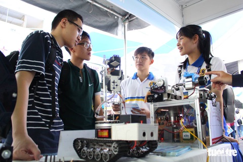 Học sinh hào hứng trải nghiệm tại ngày hội tư vấn tuyển sinh - Ảnh 6. Học sinh hào hứng trải nghiệm tại ngày hội tư vấn tuyển sinh - Ảnh 6.