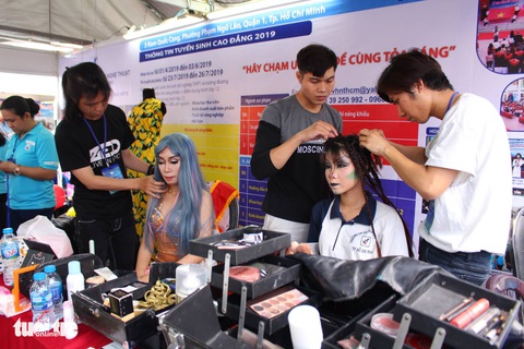 Học sinh hào hứng trải nghiệm tại ngày hội tư vấn tuyển sinh - Ảnh 8. Học sinh hào hứng trải nghiệm tại ngày hội tư vấn tuyển sinh - Ảnh 8.