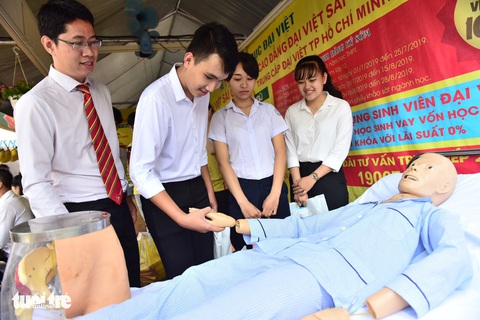 Học sinh hào hứng trải nghiệm tại ngày hội tư vấn tuyển sinh - Ảnh 2. Học sinh hào hứng trải nghiệm tại ngày hội tư vấn tuyển sinh - Ảnh 2.