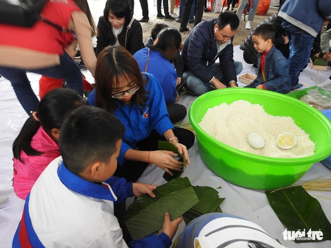 Rộn ràng Tết 0 đồng trong ngày hội “Xuân yêu thương” - Ảnh 7. Rộn ràng Tết 0 đồng trong ngày hội “Xuân yêu thương” - Ảnh 7.