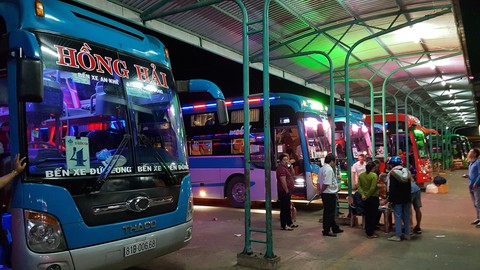 Cạnh tranh bằng cách lén bỏ hàng cấm lên xe đối thủ, rồi báo công an - Ảnh 1. Cạnh tranh bằng cách lén bỏ hàng cấm lên xe đối thủ, rồi báo công an - Ảnh 1.