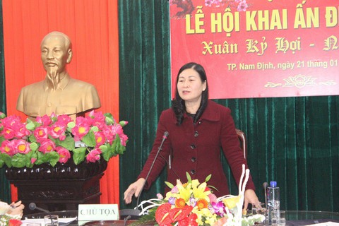 Lễ hội đền Trần: bí thư Thành ủy Nam Định còn bị ‘mời ra’ - Ảnh 2. Lễ hội đền Trần: bí thư Thành ủy Nam Định còn bị ‘mời ra’ - Ảnh 2.
