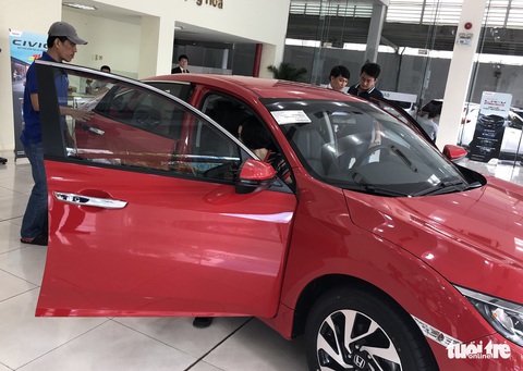 Tăng tốc nhập ôtô vi vu tết, siêu xe 20 tỉ về Việt Nam - Ảnh 1. Tăng tốc nhập ôtô vi vu tết, siêu xe 20 tỉ về Việt Nam - Ảnh 1.