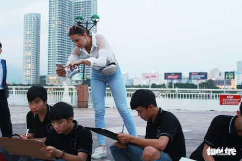 Thân thương với chợ Hàn, chợ Cồn trên tranh ký họa - Ảnh 1. Thân thương với chợ Hàn, chợ Cồn trên tranh ký họa - Ảnh 1.