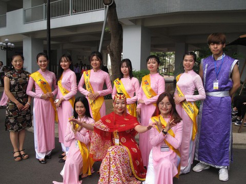 143 thí sinh nước ngoài trúng tuyển sau ĐH vào ĐH Tôn Đức Thắng - Ảnh 1. 143 thí sinh nước ngoài trúng tuyển sau ĐH vào ĐH Tôn Đức Thắng - Ảnh 1.