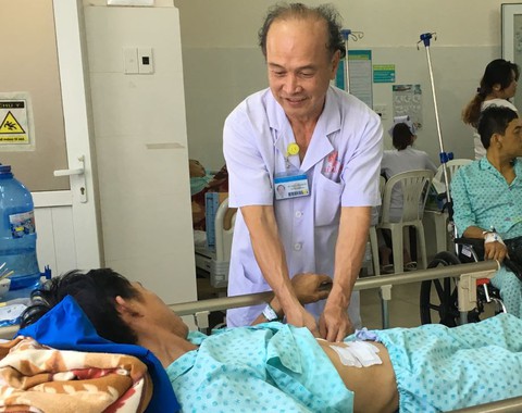 Nhậu quá chén ngậm cây tăm ngủ quên, thủng luôn lá lách - Ảnh 2. Nhậu quá chén ngậm cây tăm ngủ quên, thủng luôn lá lách - Ảnh 2.