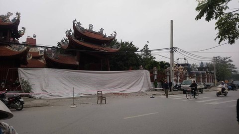 Tài xế uống xỉn lái xe đâm nát cổng chùa - Ảnh 3. Tài xế uống xỉn lái xe đâm nát cổng chùa - Ảnh 3.