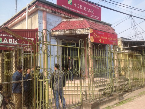Táo tợn cướp Ngân hàng Agribank tại Thái Bình giữa ban ngày - Ảnh 3. Táo tợn cướp Ngân hàng Agribank tại Thái Bình giữa ban ngày - Ảnh 3.