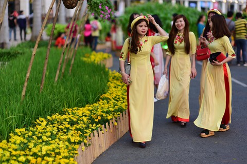 Hoạt cảnh diễn hàng đêm tại Hội hoa xuân Phú Mỹ Hưng - Ảnh 1. Hoạt cảnh diễn hàng đêm tại Hội hoa xuân Phú Mỹ Hưng - Ảnh 1.