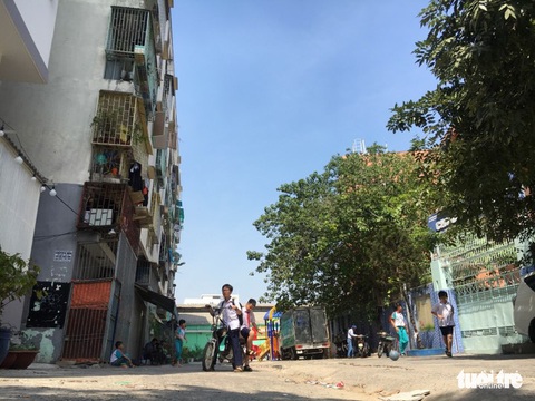 TP.HCM khẩn cấp di dời dân khỏi chung cư bị lún ở quận 1 - Ảnh 1. TP.HCM khẩn cấp di dời dân khỏi chung cư bị lún ở quận 1 - Ảnh 1.