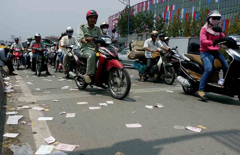 Từ thiện dễ dãi ngoài đường phố, có thực sự tốt? - Ảnh 1. Từ thiện dễ dãi ngoài đường phố, có thực sự tốt? - Ảnh 1.