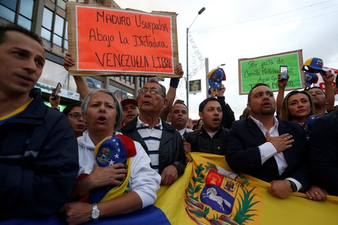 Mỹ công nhận tổng thống lâm thời mới tại Venezuela, biểu tình lan rộng - Ảnh 2. Mỹ công nhận tổng thống lâm thời mới tại Venezuela, biểu tình lan rộng - Ảnh 2.