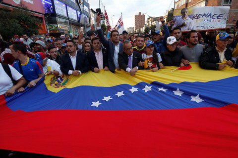 Mỹ công nhận tổng thống lâm thời mới tại Venezuela, biểu tình lan rộng - Ảnh 3. Mỹ công nhận tổng thống lâm thời mới tại Venezuela, biểu tình lan rộng - Ảnh 3.