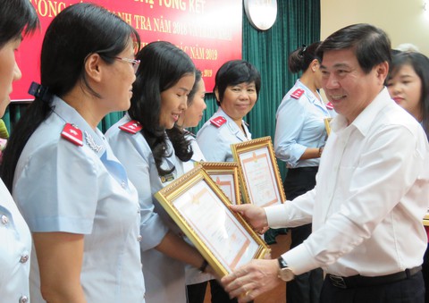 Thanh tra chỉ nhiều sai phạm nhưng chỉ phê bình, khiển trách là không nghiêm - Ảnh 1. Thanh tra chỉ nhiều sai phạm nhưng chỉ phê bình, khiển trách là không nghiêm - Ảnh 1.