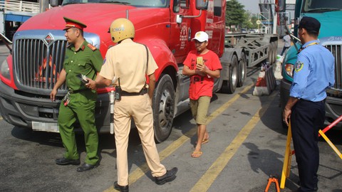 Dương tính với ma túy, tài xế nói do dùng... thuốc tây - Ảnh 3. Dương tính với ma túy, tài xế nói do dùng... thuốc tây - Ảnh 3.