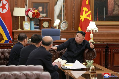 Ông Kim Jong Un lên tiếng khen ông Trump - Ảnh 2. Ông Kim Jong Un lên tiếng khen ông Trump - Ảnh 2.