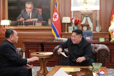 Ông Kim Jong Un lên tiếng khen ông Trump - Ảnh 1. Ông Kim Jong Un lên tiếng khen ông Trump - Ảnh 1.