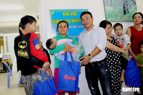 Bệnh nhi dành lì xì mua cơm và lo tiền chữa bệnh - Ảnh 3. Bệnh nhi dành lì xì mua cơm và lo tiền chữa bệnh - Ảnh 3.