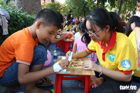 Mang Xuân yêu thương đến với bệnh nhi ung thư - Ảnh 6. Mang Xuân yêu thương đến với bệnh nhi ung thư - Ảnh 6.