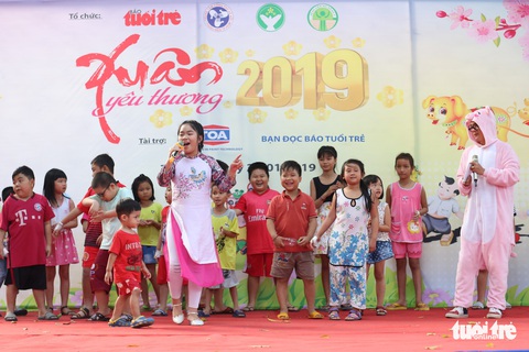 Mang Xuân yêu thương đến với bệnh nhi ung thư - Ảnh 10. Mang Xuân yêu thương đến với bệnh nhi ung thư - Ảnh 10.