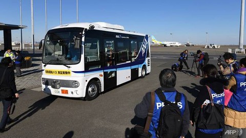 Sân bay Tokyo thử nghiệm xe buýt không người lái - Ảnh 1. Sân bay Tokyo thử nghiệm xe buýt không người lái - Ảnh 1.