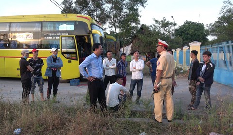 Phát hiện tài xế dương tính với ma túy chở 40 hành khách - Ảnh 2. Phát hiện tài xế dương tính với ma túy chở 40 hành khách - Ảnh 2.