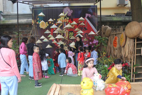 29 ông đồ ‘trượt’ kì thi khảo tuyển của Hội chữ Xuân Kỷ Hợi - Ảnh 8. 29 ông đồ ‘trượt’ kì thi khảo tuyển của Hội chữ Xuân Kỷ Hợi - Ảnh 8.