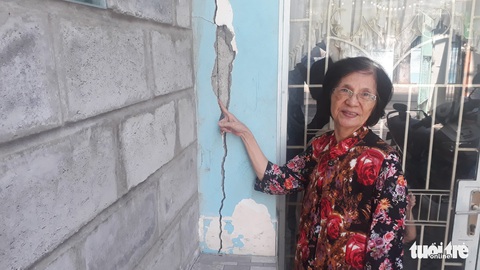 Thi công Bệnh viện Sản nhi An Giang làm nứt 17 nhà dân - Ảnh 1. Thi công Bệnh viện Sản nhi An Giang làm nứt 17 nhà dân - Ảnh 1.
