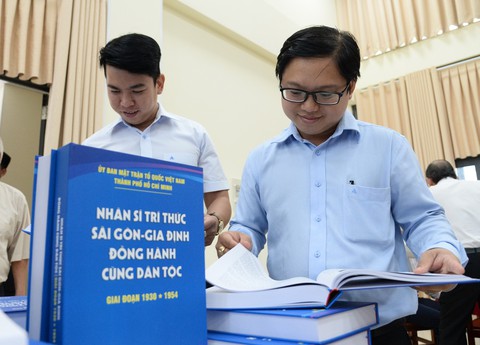 Công bố bộ sách Nhân sĩ trí thức Sài Gòn - Gia Định giai đoạn 1930 - 1954 - Ảnh 2. Công bố bộ sách Nhân sĩ trí thức Sài Gòn - Gia Định giai đoạn 1930 - 1954 - Ảnh 2.