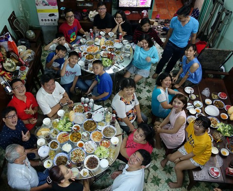 Quy tắc trên mâm cơm Việt: học cầm đũa cũng rất cần thiết - Ảnh 1. Quy tắc trên mâm cơm Việt: học cầm đũa cũng rất cần thiết - Ảnh 1.