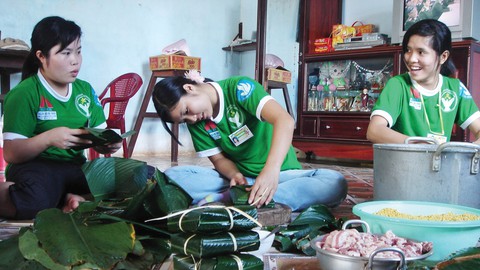 Bốn giao thừa không ở nhà - Ảnh 1. Bốn giao thừa không ở nhà - Ảnh 1.