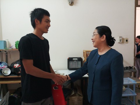 Lãnh đạo TP.HCM thăm các hộ dân phải di dời khẩn cấp - Ảnh 1. Lãnh đạo TP.HCM thăm các hộ dân phải di dời khẩn cấp - Ảnh 1.