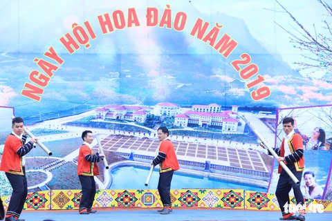 Lên bản Mông xem rồng ấp trứng - Ảnh 2. Lên bản Mông xem rồng ấp trứng - Ảnh 2.