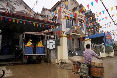 Lãi trăm triệu nhờ nuôi cá chép đỏ phục vụ ông Công, ông Táo - Ảnh 10. Lãi trăm triệu nhờ nuôi cá chép đỏ phục vụ ông Công, ông Táo - Ảnh 10.