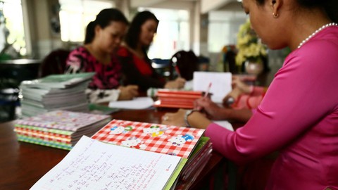 Dẹp loạn sổ sách: Không mâu thuẫn tinh thần đổi mới giáo dục - Ảnh 1. Dẹp loạn sổ sách: Không mâu thuẫn tinh thần đổi mới giáo dục - Ảnh 1.