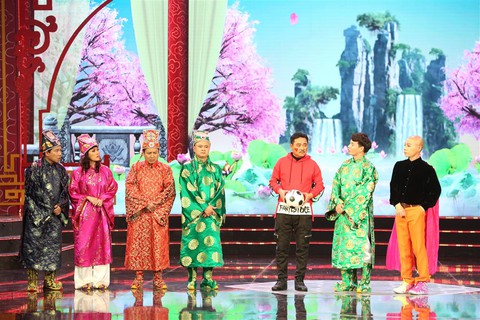 Táo Quân 2019: Ngọc Hoàng mê bóng đá và sẵn sàng đi bão - Ảnh 7. Táo Quân 2019: Ngọc Hoàng mê bóng đá và sẵn sàng đi bão - Ảnh 7.