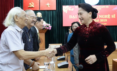 Nghệ sĩ Kim Cương: Trước hết là không có rạp để diễn - Ảnh 1. Nghệ sĩ Kim Cương: Trước hết là không có rạp để diễn - Ảnh 1.