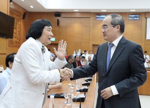 Nghệ sĩ Kim Cương: Trước hết là không có rạp để diễn - Ảnh 5. Nghệ sĩ Kim Cương: Trước hết là không có rạp để diễn - Ảnh 5.