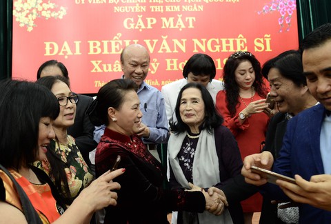 Nghệ sĩ Kim Cương: Trước hết là không có rạp để diễn - Ảnh 4. Nghệ sĩ Kim Cương: Trước hết là không có rạp để diễn - Ảnh 4.