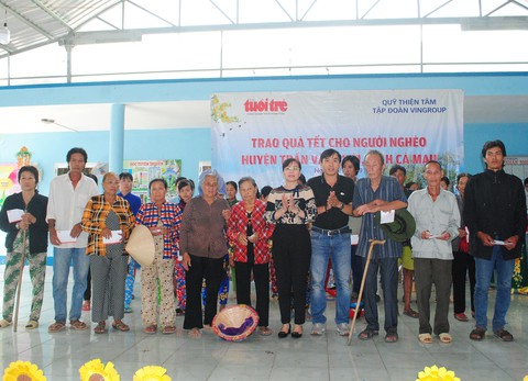 Xã nghèo nhất huyện nhận quà tết từ báo Tuổi Trẻ và quỹ Thiện Tâm - Ảnh 1. Xã nghèo nhất huyện nhận quà tết từ báo Tuổi Trẻ và quỹ Thiện Tâm - Ảnh 1.